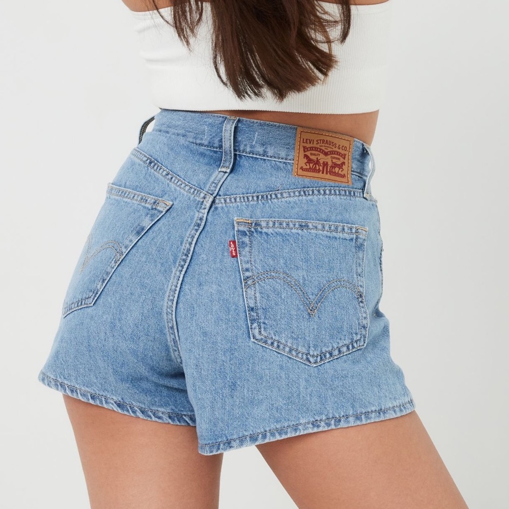 LEVI'S NWT ✨ High Waisted Mom Shorts